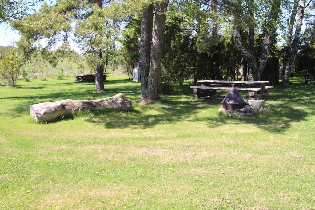 Ala-Laugu Holiday Home Leisi Εξωτερικό φωτογραφία